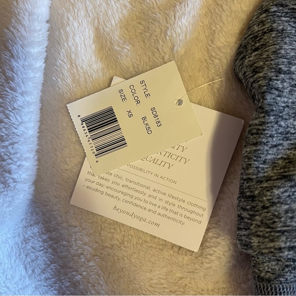 NWT {Beyond Yoga} Sports Bra XS Women’s Lace Heather Gray Adjustable Straps Soft - Picture 7 of 8